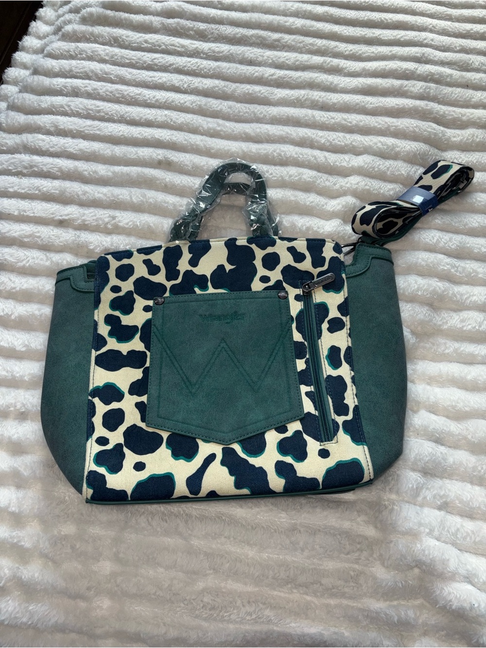 NWT Wrangler Cow Print Tote Bag & Wristlet Set Green Crossbody Straps - Picture 11 of 12